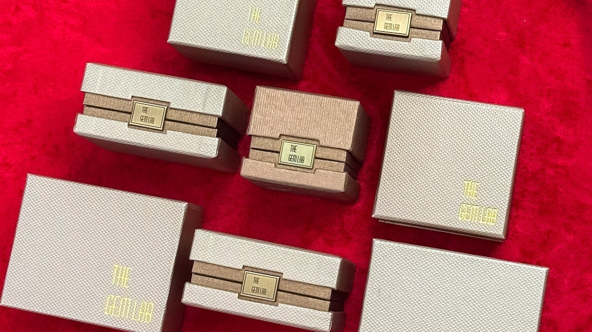 10 Magical Ways to Gift Jewelry This Holiday Season