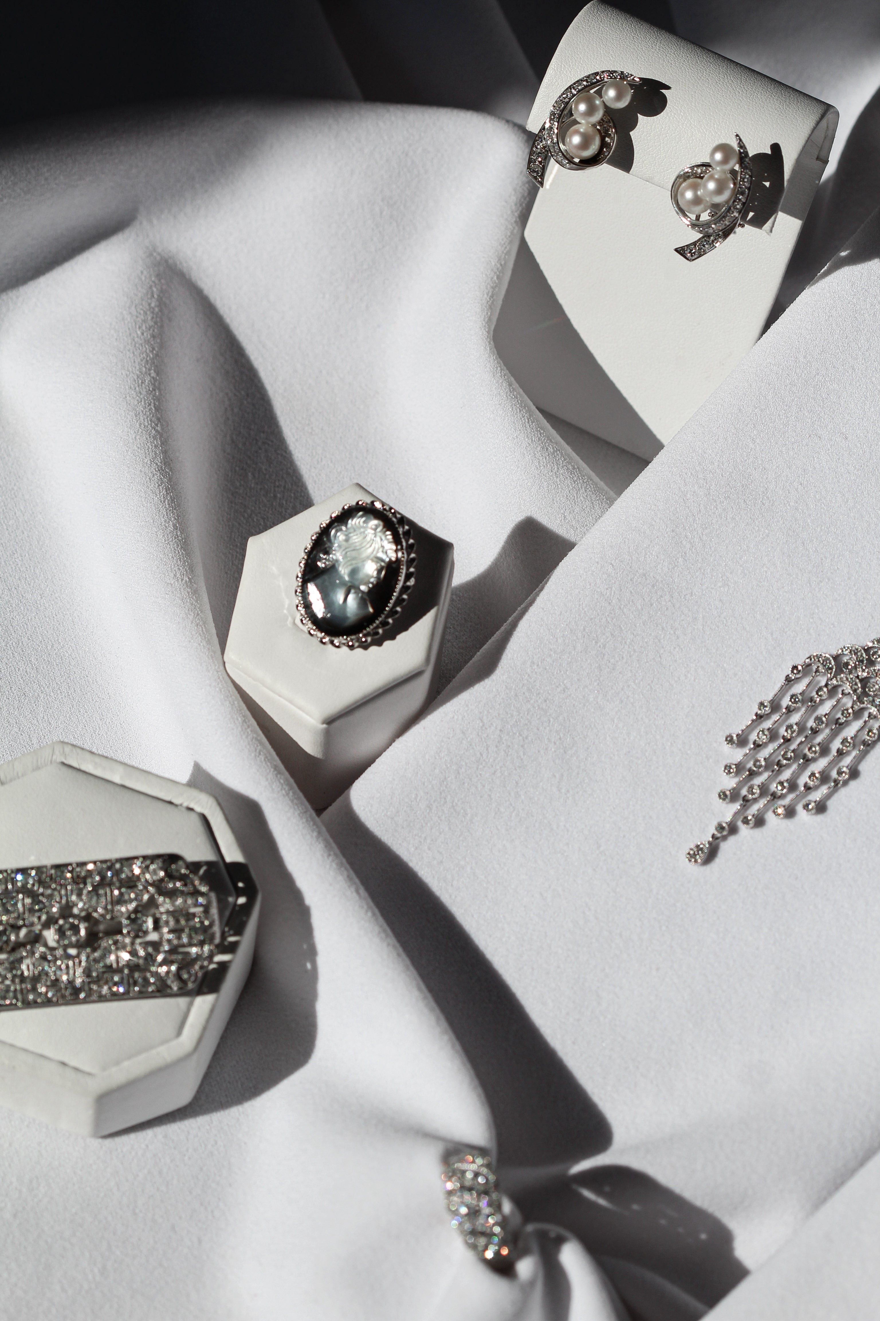 Her Style, Through Time: A Journey Through Jewelry Eras—And Finding the Perfect Mother’s Day Gift